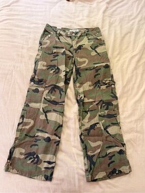 Almost Famous Women's low rise Camo Cargo Pants